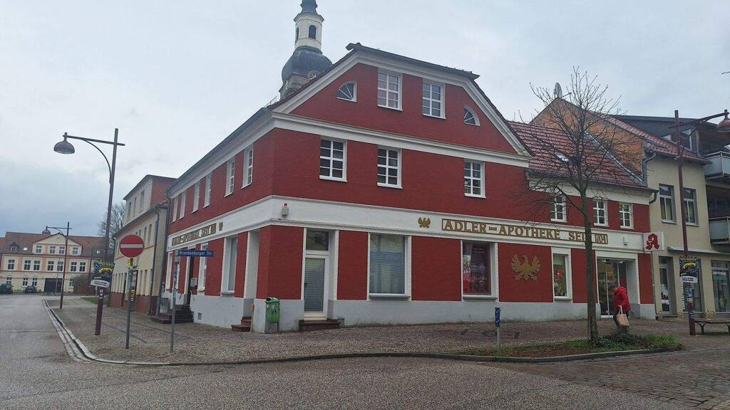 Verkaufsfläche zur Miete 5,10 € 3 Zimmer 98 m² Verkaufsfläche Marktplatz 1 Genthin 39307