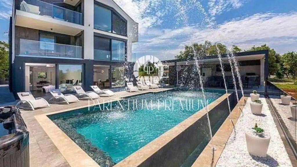 Haus zum Kauf 2.000.000 € 9 Zimmer 552 m² Porec