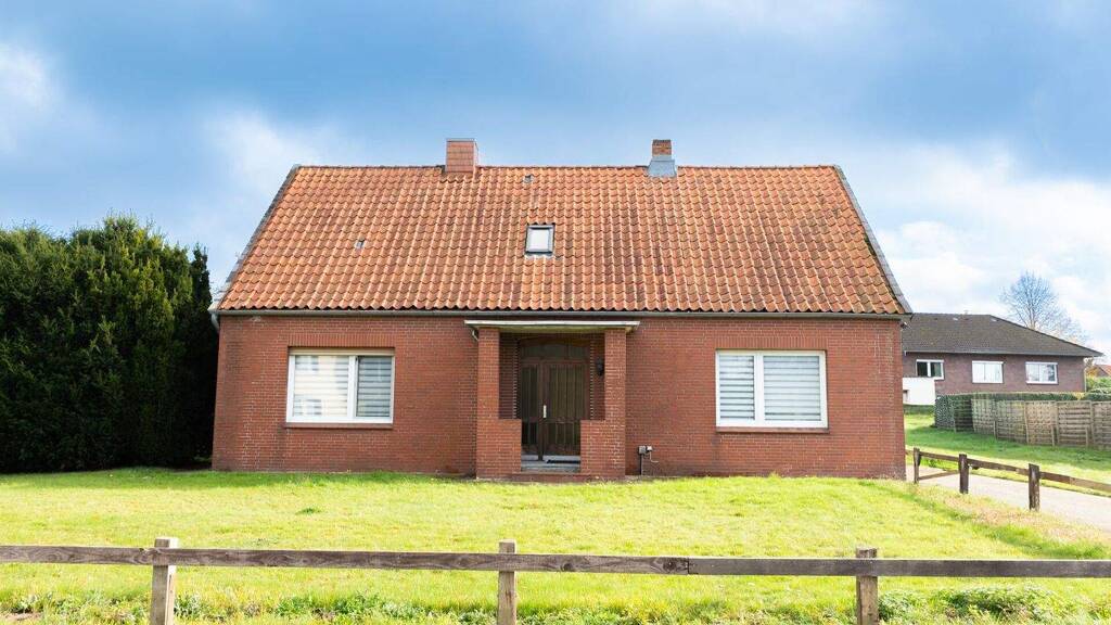 Einfamilienhaus zum Kauf 118.000 € 6 Zimmer 134 m² 1.121 m² Grundstück Basbeck Hemmoor / Basbeck 21745