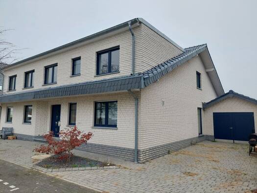 Einfamilienhaus zur Miete 3.000 € 9 Zimmer 330 m² 720 m² Grundstück frei ab 01.09.2026 Birgden Gangelt 52538