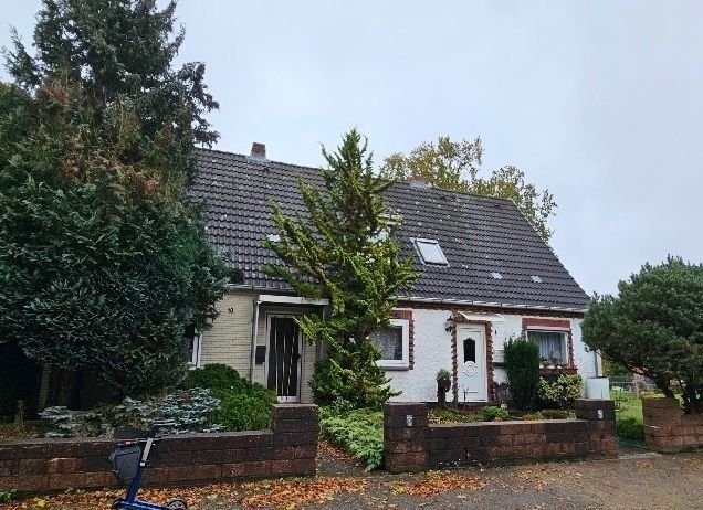 Doppelhaushälfte zum Kauf 125.000 € 3,5 Zimmer 80,1 m²<br/>Wohnfläche 694 m²<br/>Grundstück ab sofort<br/>Verfügbarkeit Büdelsdorf 24782