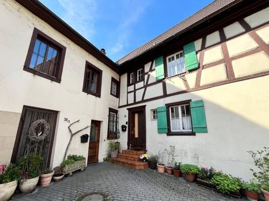 Einfamilienhaus zum Kauf als Kapitalanlage geeignet 560.000 € 12 Zimmer 390 m² 725 m² Grundstück Hauptstraße 58 Gottmadingen Gottmadingen 78244