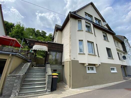 Mehrfamilienhaus zum Kauf als Kapitalanlage geeignet 195.000 € 11 Zimmer 235 m² 667 m² Grundstück Altenhundem Lennestadt 57368