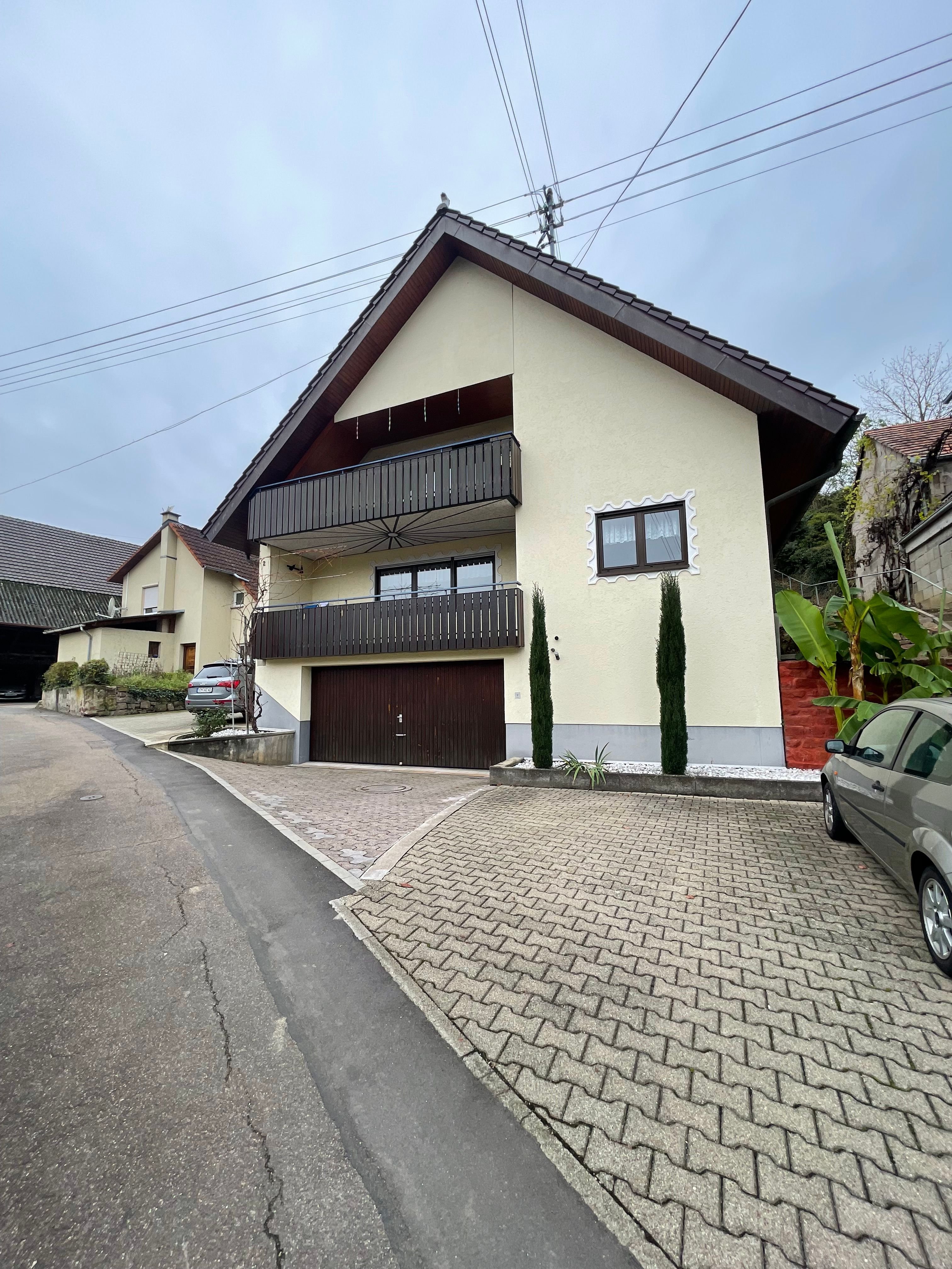 Mehrfamilienhaus zum Kauf als Kapitalanlage geeignet 545.000 € 11 Zimmer 228 m²<br/>Wohnfläche 619 m²<br/>Grundstück Broggingen Herbolzheim 79336