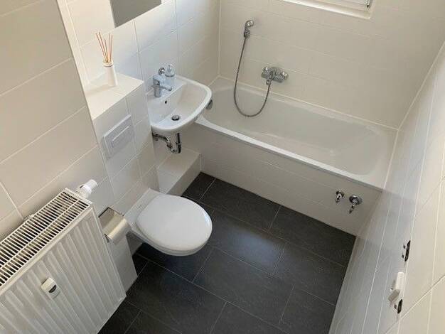 Wohnung zur Miete 327 € 2 Zimmer 48,7 m² EG frei ab 15.10.2026 Hans-Weigel-Straße 7 b Engelsdorf Ost 04319