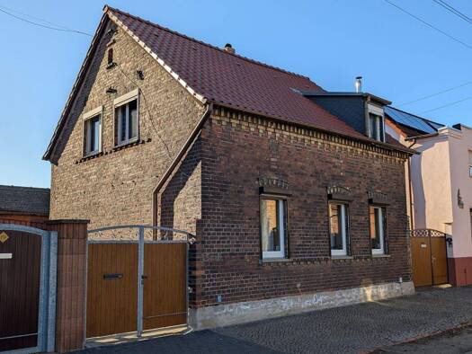 Einfamilienhaus zum Kauf 65.000 € 4 Zimmer 105 m² 1.405 m² Grundstück frei ab sofort Greppin Bitterfeld-Wolfen 06803