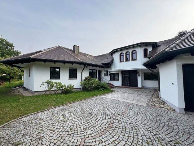 Villa zum Kauf provisionsfrei 2.290.000 € 12 Zimmer 540 m² 5.943 m² Grundstück Waldweg 15 Kleinkötz Kötz 89359