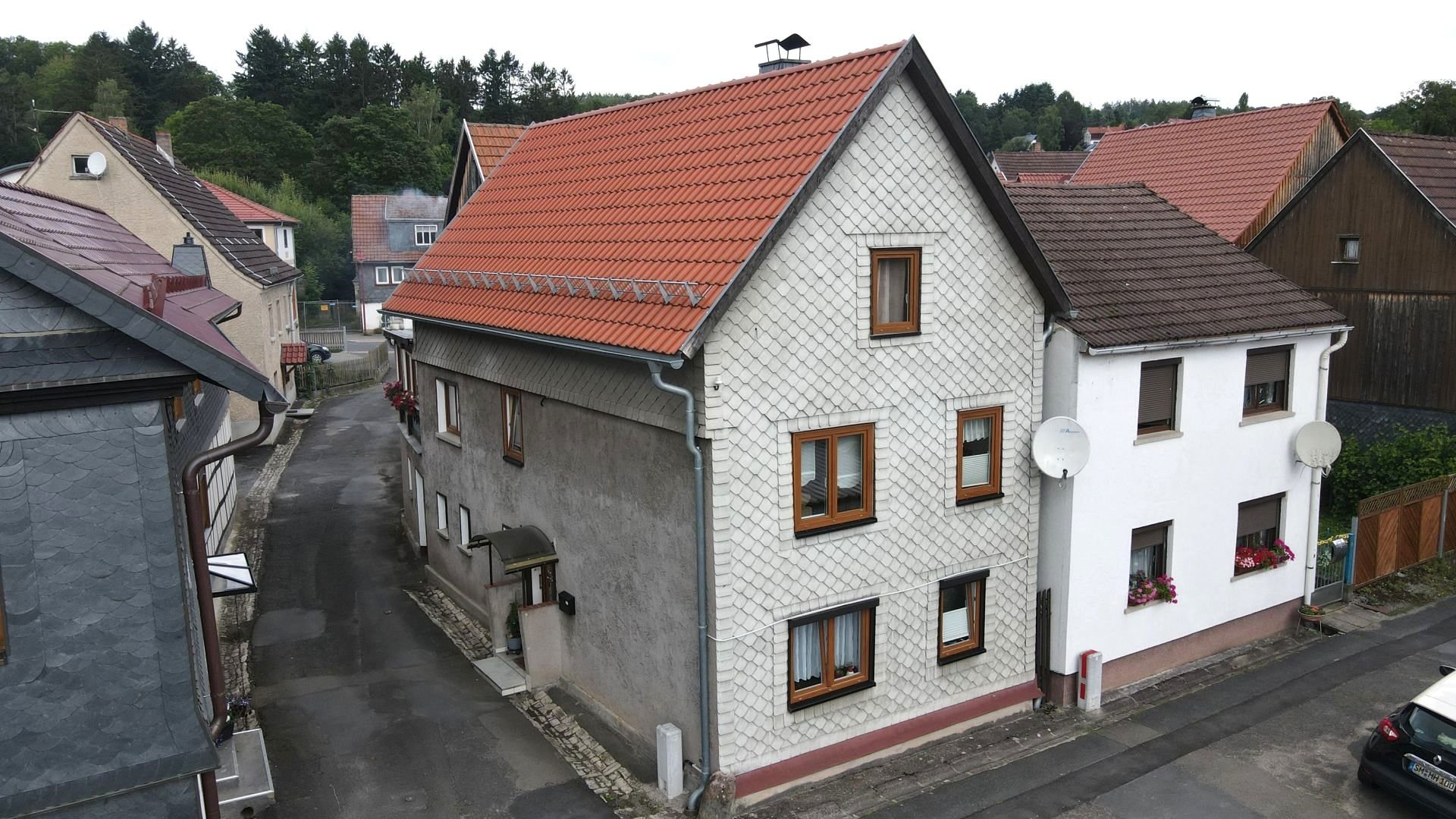 Haus zum Kauf 110.000 € 5 Zimmer 130 m²<br/>Wohnfläche 141 m²<br/>Grundstück Benshausen Zella-Mehlis 98544