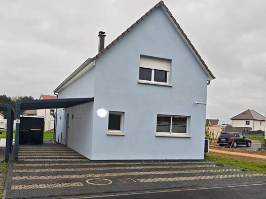 Einfamilienhaus zur Miete 1.950 € 4,5 Zimmer 114 m² 382 m² Grundstück frei ab 01.07.2026 Neuenburg Neuenburg am Rhein 79395