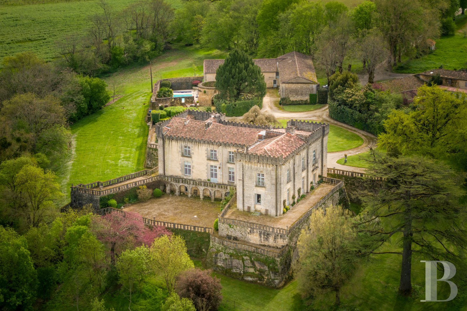 Schloss zum Kauf 2.200.000 € 11 Zimmer 514 m²<br/>Wohnfläche 83.380 m²<br/>Grundstück Saint Cybard-Houmeau Angoulême 16000