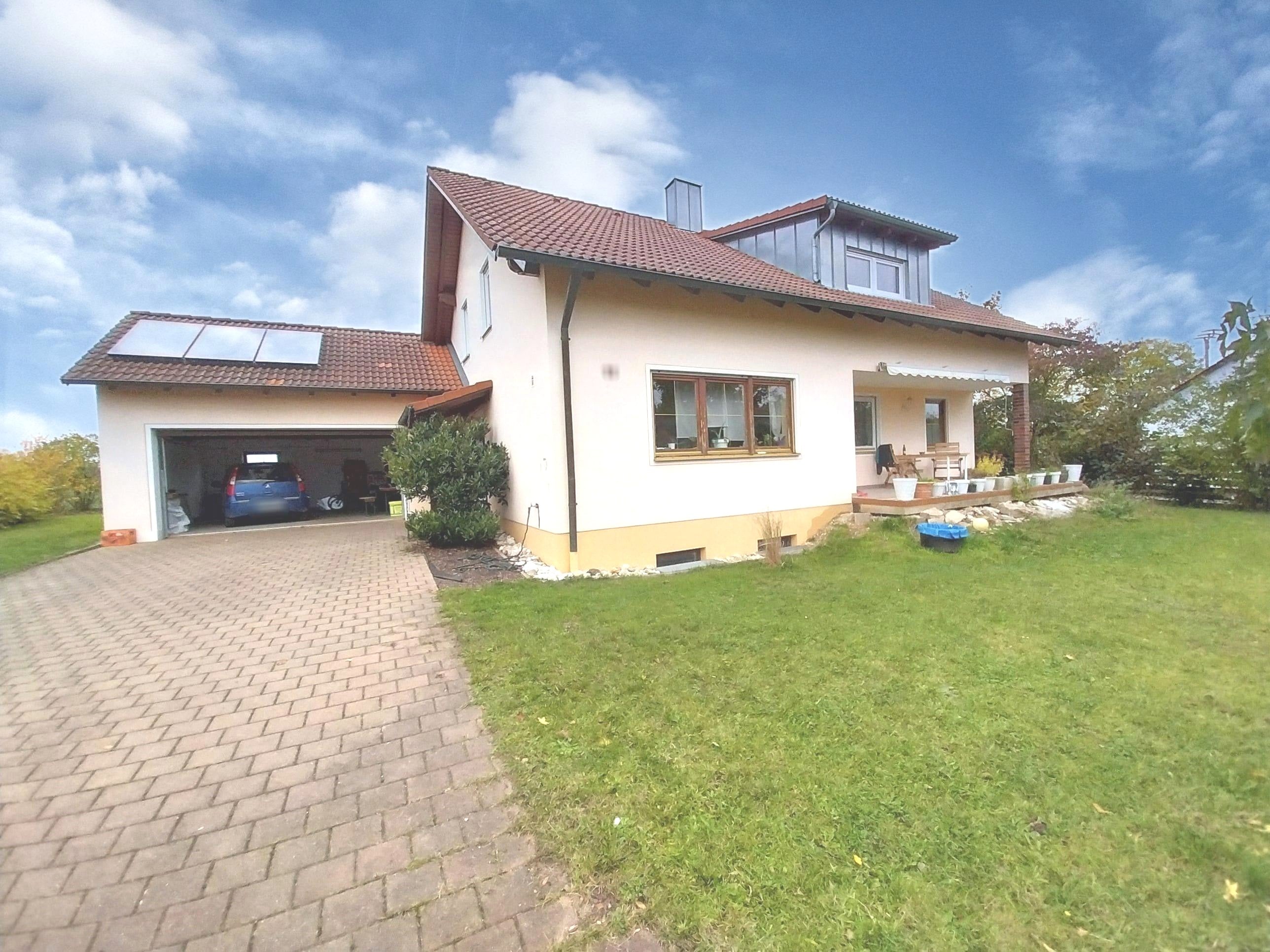 Mehrfamilienhaus zum Kauf 395.000 € 6 Zimmer 169,2 m²<br/>Wohnfläche 920 m²<br/>Grundstück ab sofort<br/>Verfügbarkeit Albertshofen Velburg 92355