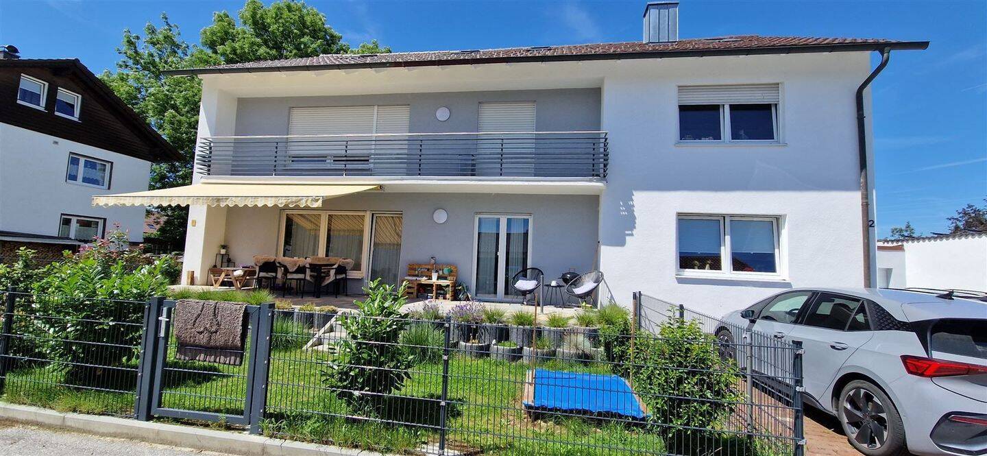 Sonnendurchflutete Erdgeschosswohnung mit großer Südterrasse und Garten!!!