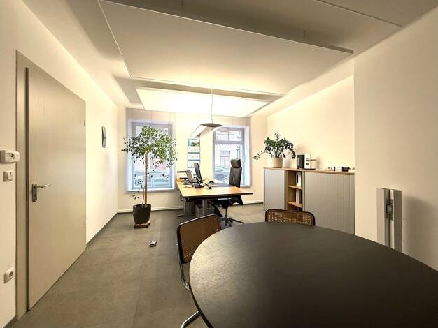 Praxis zur Miete 930 € 93 m² Bürofläche Langenzenn Langenzenn 90579