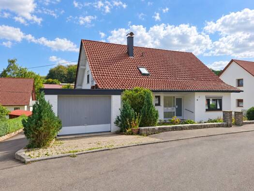 Einfamilienhaus zum Kauf 519.000 € 7 Zimmer 180 m² 731 m² Grundstück frei ab 01.11.2026 Kirchbergstraße 14 Zainingen Römerstein 72587