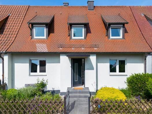 Reihenhaus zur Miete 1.840 € 7 Zimmer 184 m² 220 m² Grundstück frei ab 01.10.2026 Amberg Amberg 92224