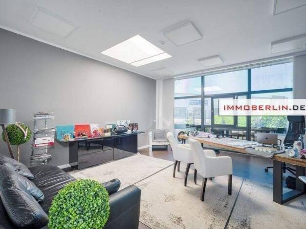 Bürogebäude zum Kauf als Kapitalanlage geeignet 1.800.000 € 839 m² 2.026 m² Grundstück Ludwigsfelde 14974