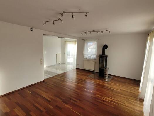 Doppelhaushälfte zur Miete 1.220 € 4 Zimmer 134 m² 300 m² Grundstück frei ab 01.04.2026 Üchtelhausen 97532