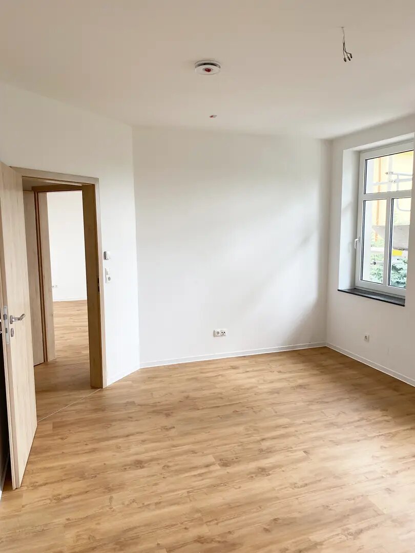 Wohnung zur Miete 700 € 3 Zimmer 150 m²<br/>Wohnfläche ab sofort<br/>Verfügbarkeit Köbkestr Burgstädt Burgstädt 09217