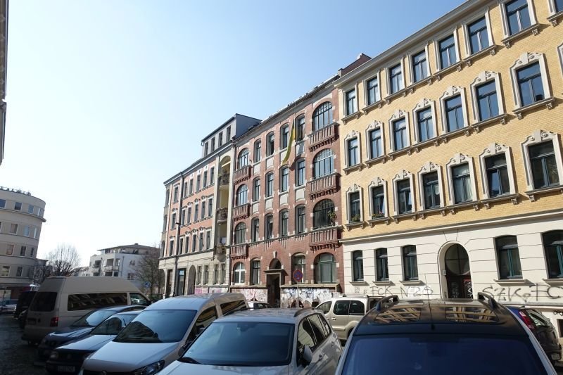 Mehrfamilienhaus zum Kauf als Kapitalanlage geeignet 1.100.000 € 595 m²<br/>Wohnfläche 290 m²<br/>Grundstück Connewitz Leipzig 04277