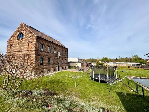 Mehrfamilienhaus zum Kauf 169.000 € 10 Zimmer 362 m² 3.080 m² Grundstück Brumby Staßfurt 39418