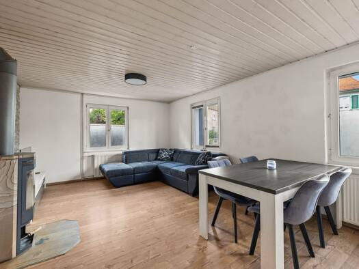 Mehrfamilienhaus zum Kauf 485.000 € 9,5 Zimmer 209 m² 532 m² Grundstück Erzingen Klettgau 79771