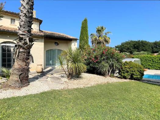 Schloss zum Kauf 1.090.000 € 270 m² 3.500 m² Grundstück UZES 30700