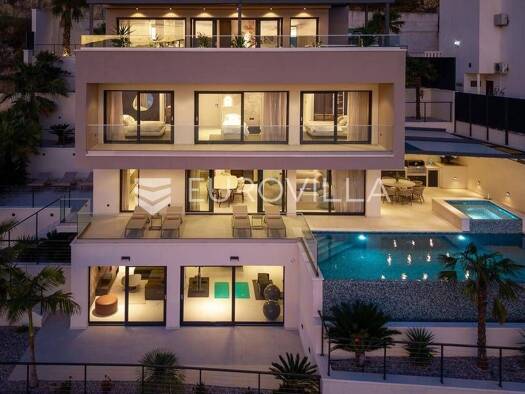 Haus zum Kauf 2.350.000 € 5 Zimmer 415 m² Omis Omiš