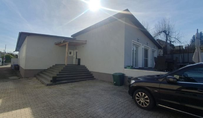 Einfamilienhaus zum Kauf 799.000 € 10 Zimmer 280 m²<br/>Wohnfläche 950 m²<br/>Grundstück Kelheim Kelheim 93309