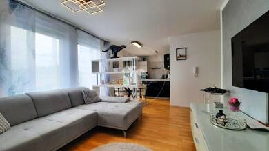 Wohnung zur Miete 1.025 € 4 Zimmer 98 m² 2. Geschoss Burglengenfeld Burglengenfeld 93133