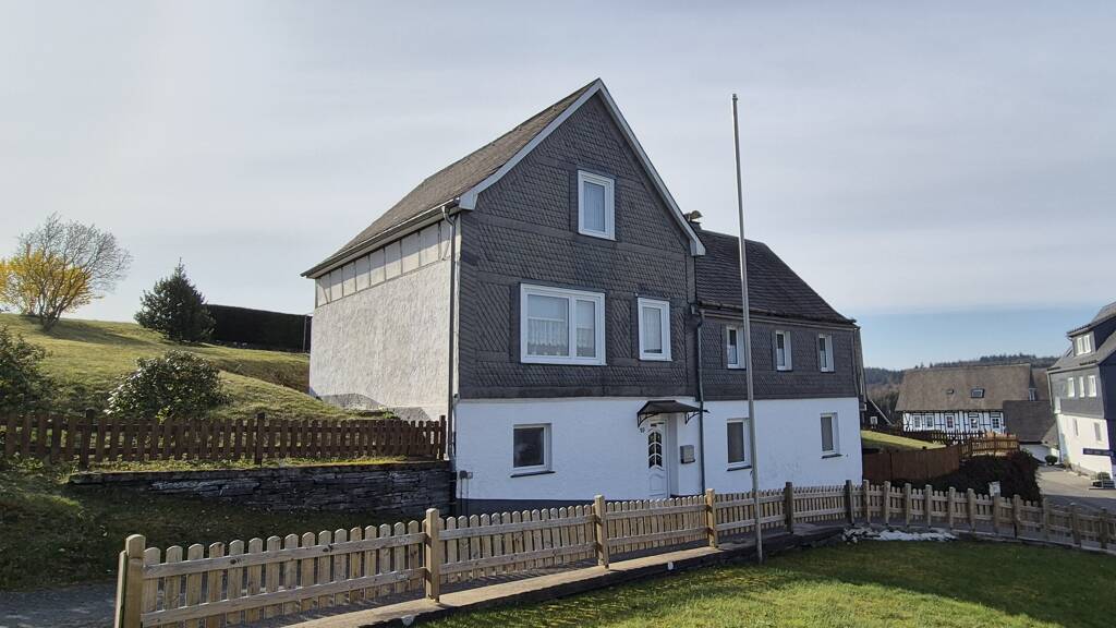 Einfamilienhaus zum Kauf 199.000 € 5 Zimmer 130 m² 1.821 m² Grundstück Bad Fredeburg Schmallenberg 57392