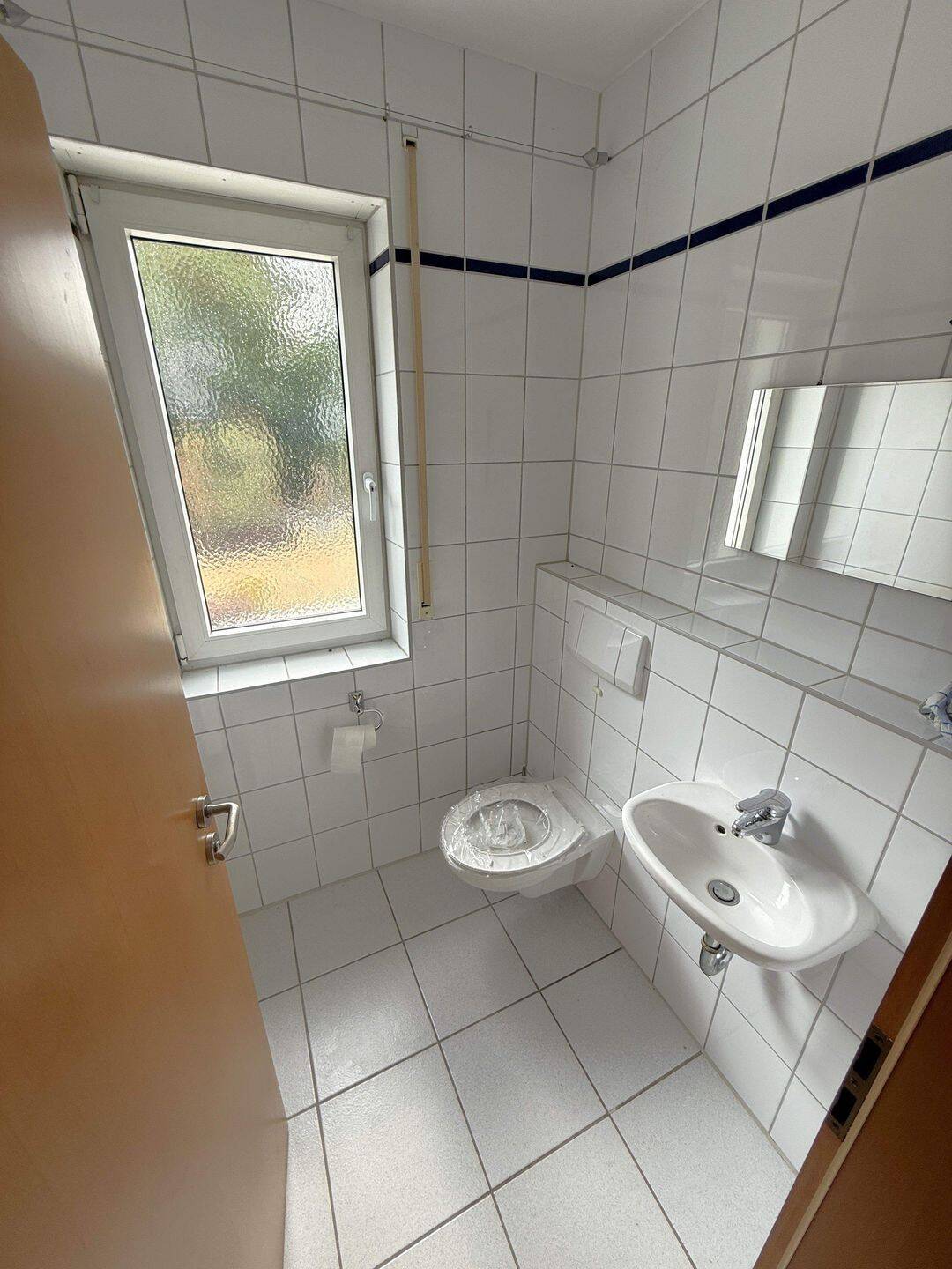 Immobilie in Hemhofen - +++ VERKAUFT 29.10.2025 +++ WOHN(T)RAUM in BESTLAGE ! Geräumiges 2-Familienhaus mit 6 Zimmern / 3 Bädern - Bild 4