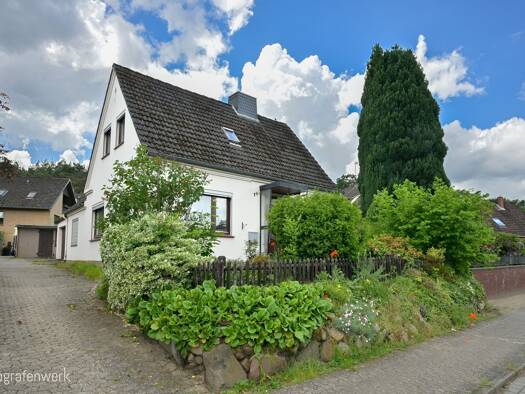 Einfamilienhaus zum Kauf 245.000 € 6 Zimmer 121 m² 650 m² Grundstück Buxtehude Buxthude 21614