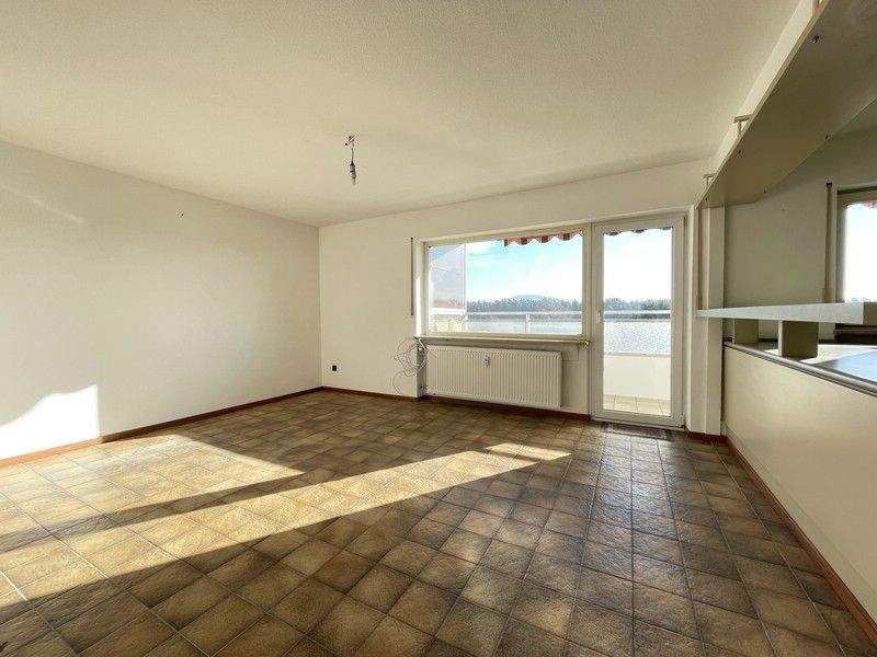 Immobilie in Röthenbach an der Pegnitz - Fernblick inklusive! Bezugsfreie 2-Zimmer-Wohnung mit Loggia in Röthenbach a. d. Pegnitz - Bild 2