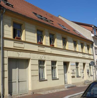 Wohnung zur Miete 410 € 2 Zimmer 63 m² 2. Geschoss Brandenburger Str. 1 Altentreptow Altentreptow 17087