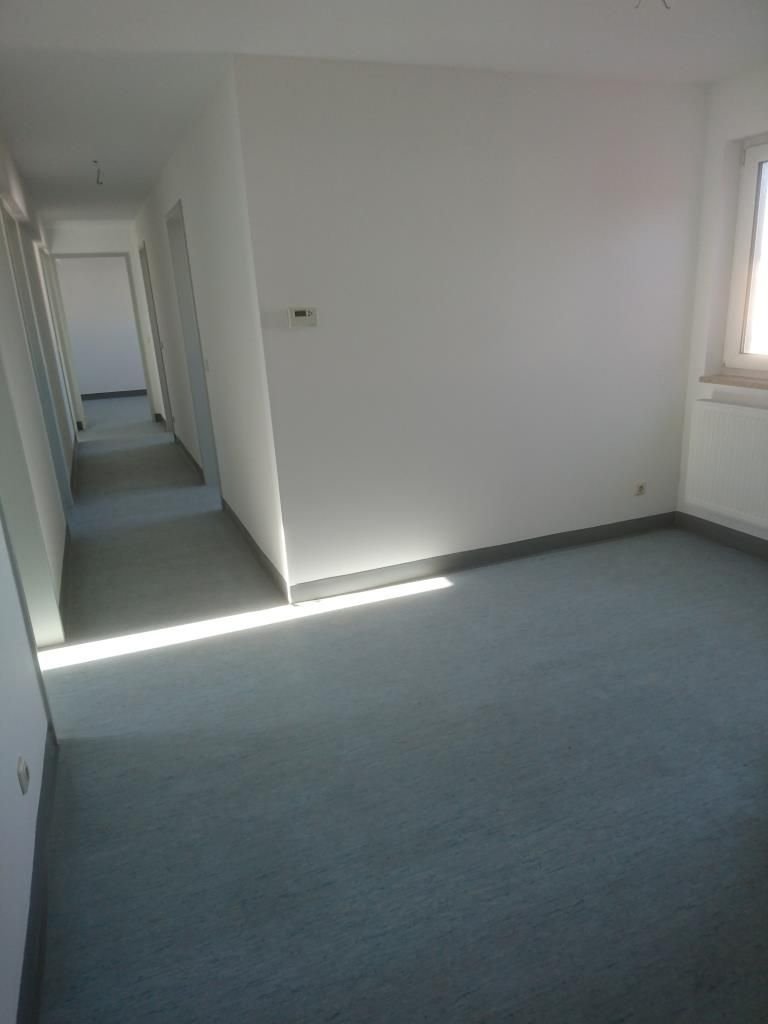 Büro-/Praxisfläche zur Miete 860 € 3,5 Zimmer 75,2 m²<br/>Bürofläche Neutraubling 93073