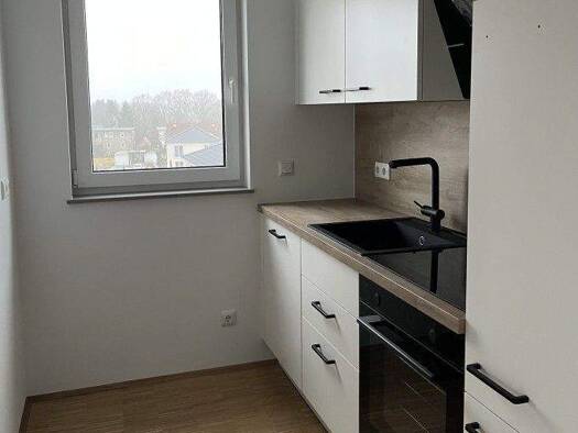 Wohnung zur Miete 586 € 2 Zimmer 42,2 m² Arnsdorf 01477