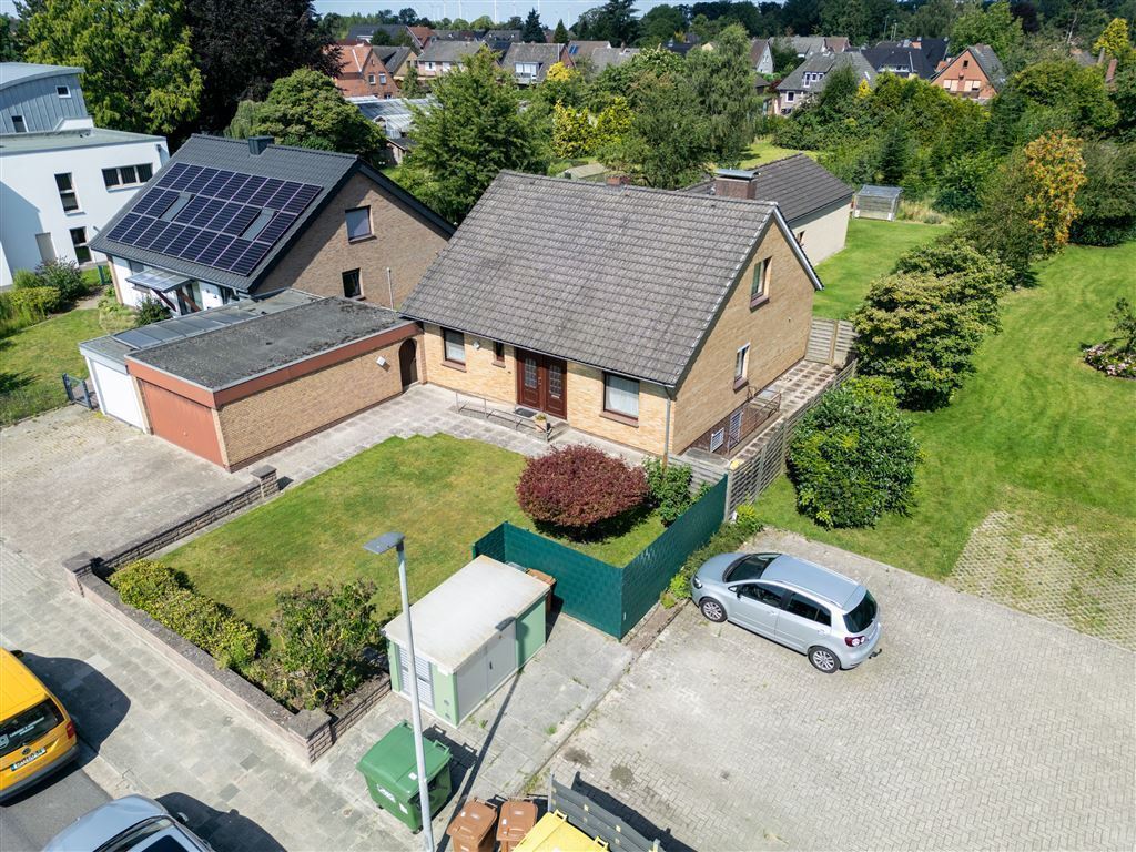 Mehrfamilienhaus zum Kauf 399.000 € 9 Zimmer 245,7 m²<br/>Wohnfläche 1.018 m²<br/>Grundstück ab sofort<br/>Verfügbarkeit An der Weide 33 Bassum Bassum 27211