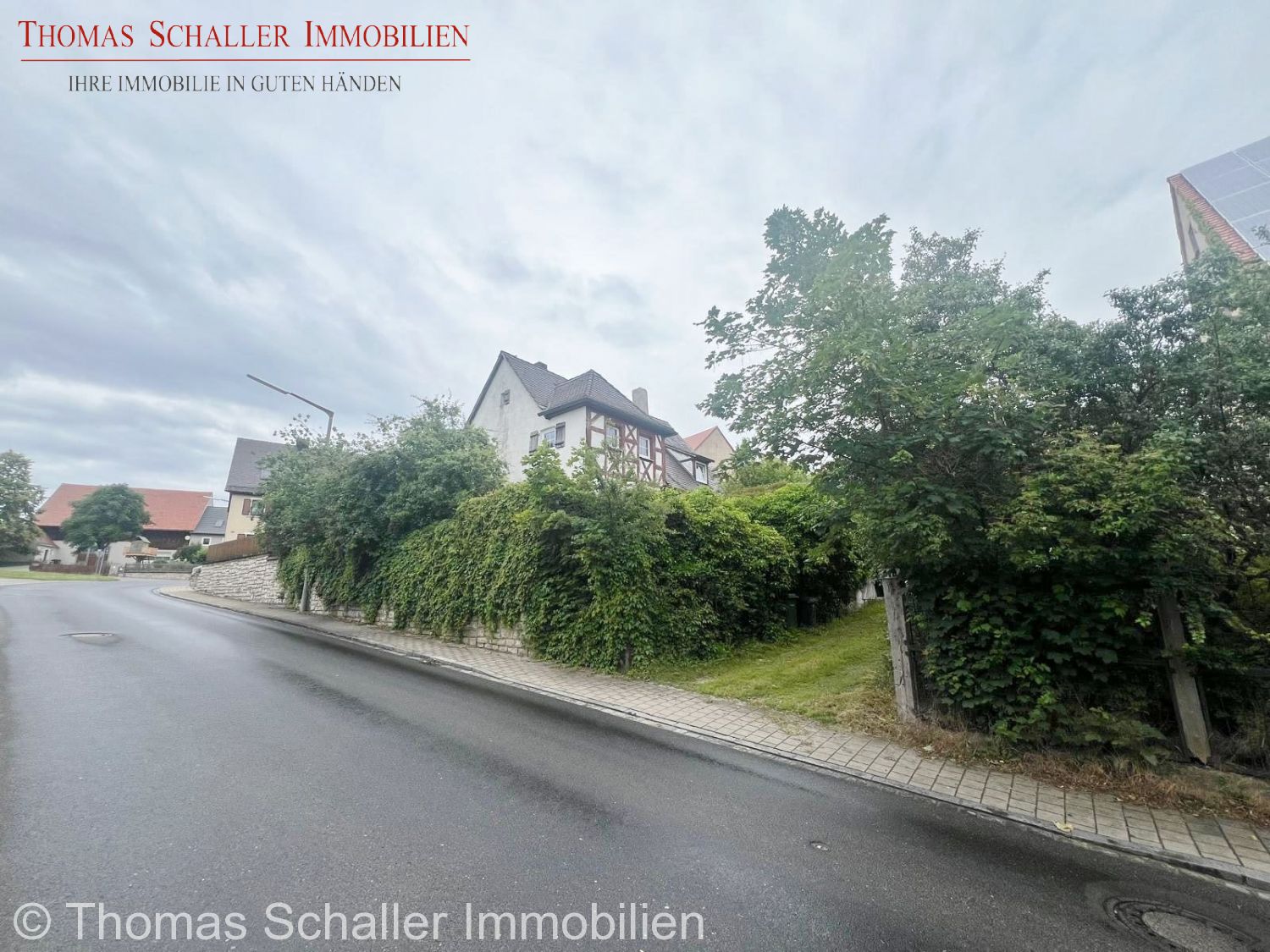 Einfamilienhaus zum Kauf 280.000 € 6 Zimmer 182 m²<br/>Wohnfläche 701 m²<br/>Grundstück Alfershausen Thalmässing 91177