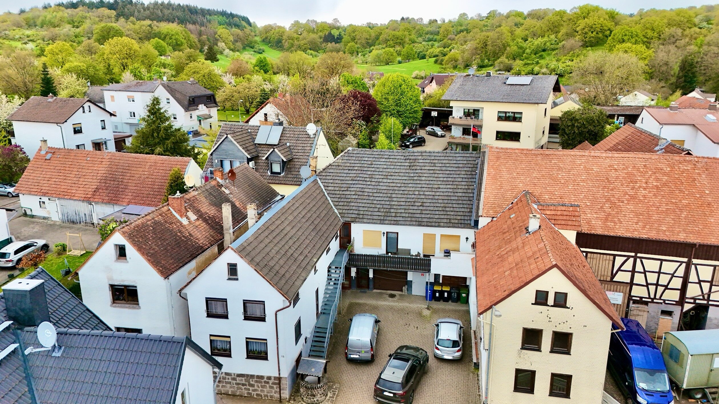 Haus zum Kauf 298.000 € 9 Zimmer 287 m²<br/>Wohnfläche 800 m²<br/>Grundstück Saasen Reiskirchen 35447