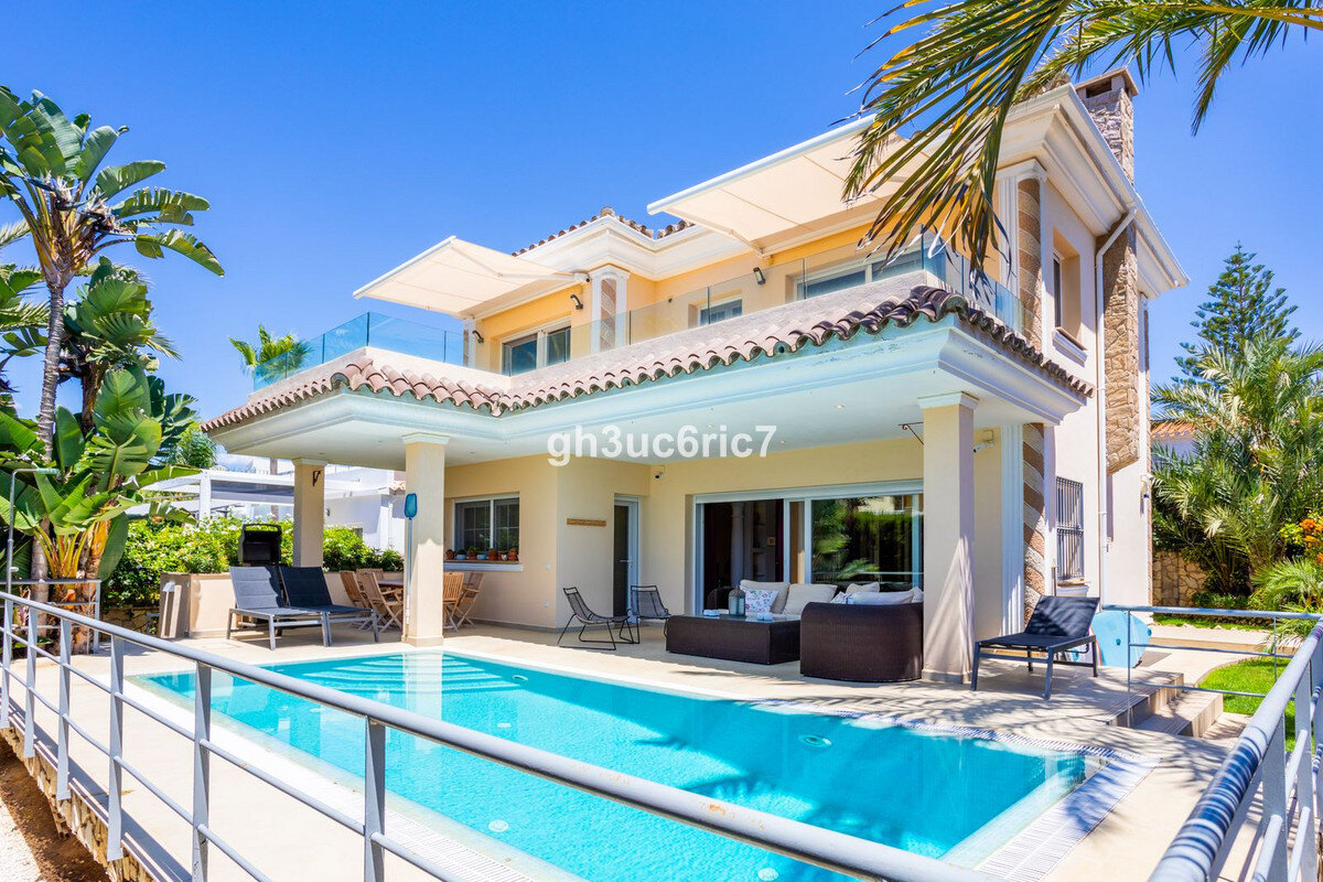 Villa zum Kauf 1.990.000 € 7 Zimmer 320 m²<br/>Wohnfläche 496 m²<br/>Grundstück Marbella East 29600