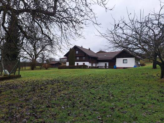 Bauernhaus zum Kauf 359.000 € 6 Zimmer 130 m² 5.186 m² Grundstück frei ab sofort Grattersdorf 94541