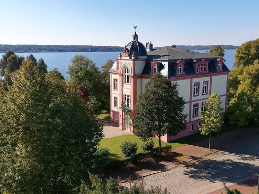 Villa zum Kauf 21 Zimmer 1.366 m² Grundstück Waren Waren (Müritz) 17192