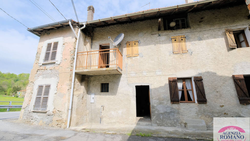 Doppelhaushälfte zum Kauf 30.000 € 7 Zimmer 113 m² 1.070 m² Grundstück frei ab sofort  GIUSVALLA 17010