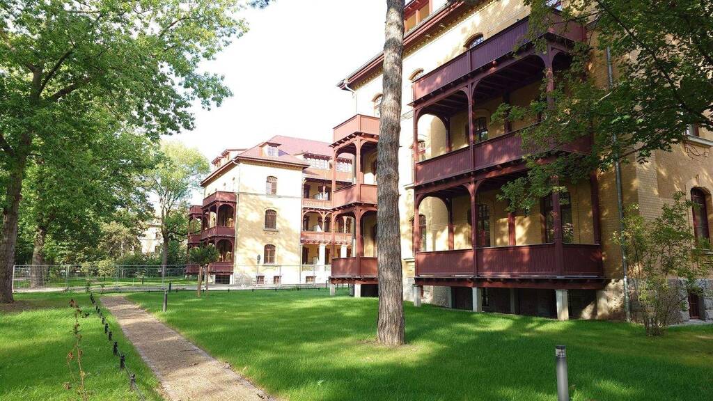 Wohnung zur Miete 2.780 € 6 Zimmer 240 m² 3 Geschosse frei ab sofort Probstheida Leipzig 04289