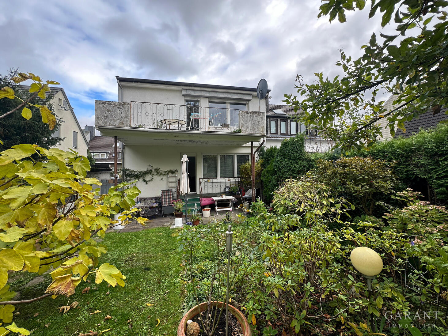 Mehrfamilienhaus zum Kauf 530.000 € 7 Zimmer 152 m²<br/>Wohnfläche 447 m²<br/>Grundstück Eller Düsseldorf 40229