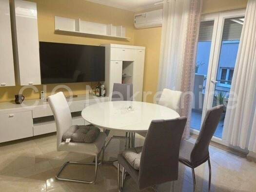 Wohnung zur Miete 550 € 2 Zimmer 50 m² 1. Geschoss Podstrana