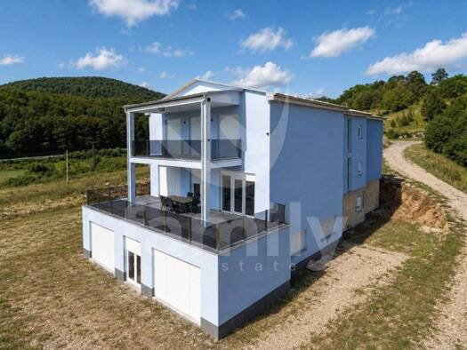 Einfamilienhaus zum Kauf 9 Zimmer 900 m² Brinje 53260
