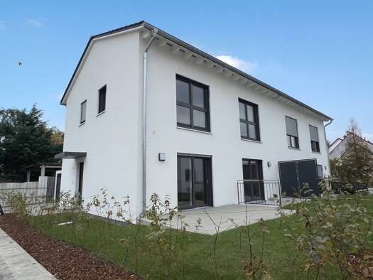 Reihenendhaus zur Miete 2.395 € 5 Zimmer 145 m² 231 m² Grundstück frei ab sofort Leyh Nürnberg 90431