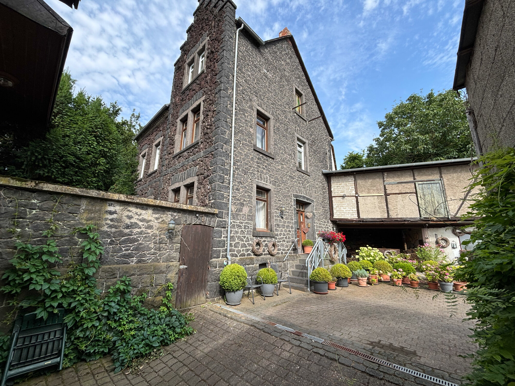 Bauernhaus zum Kauf 398.000 € 6 Zimmer 138,6 m²<br/>Wohnfläche 1.565 m²<br/>Grundstück Thür Thür 56743