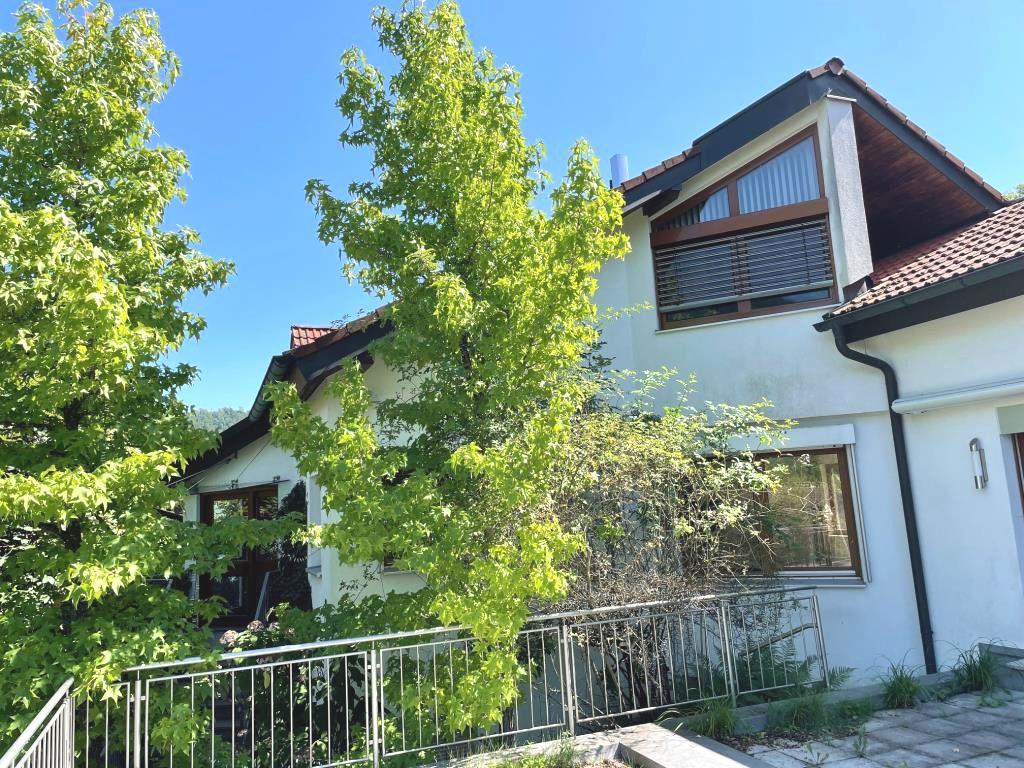 Einfamilienhaus zum Kauf 695.000 € 7,5 Zimmer 240 m²<br/>Wohnfläche 680 m²<br/>Grundstück Bad Ditzenbach Bad Ditzenbach 73342